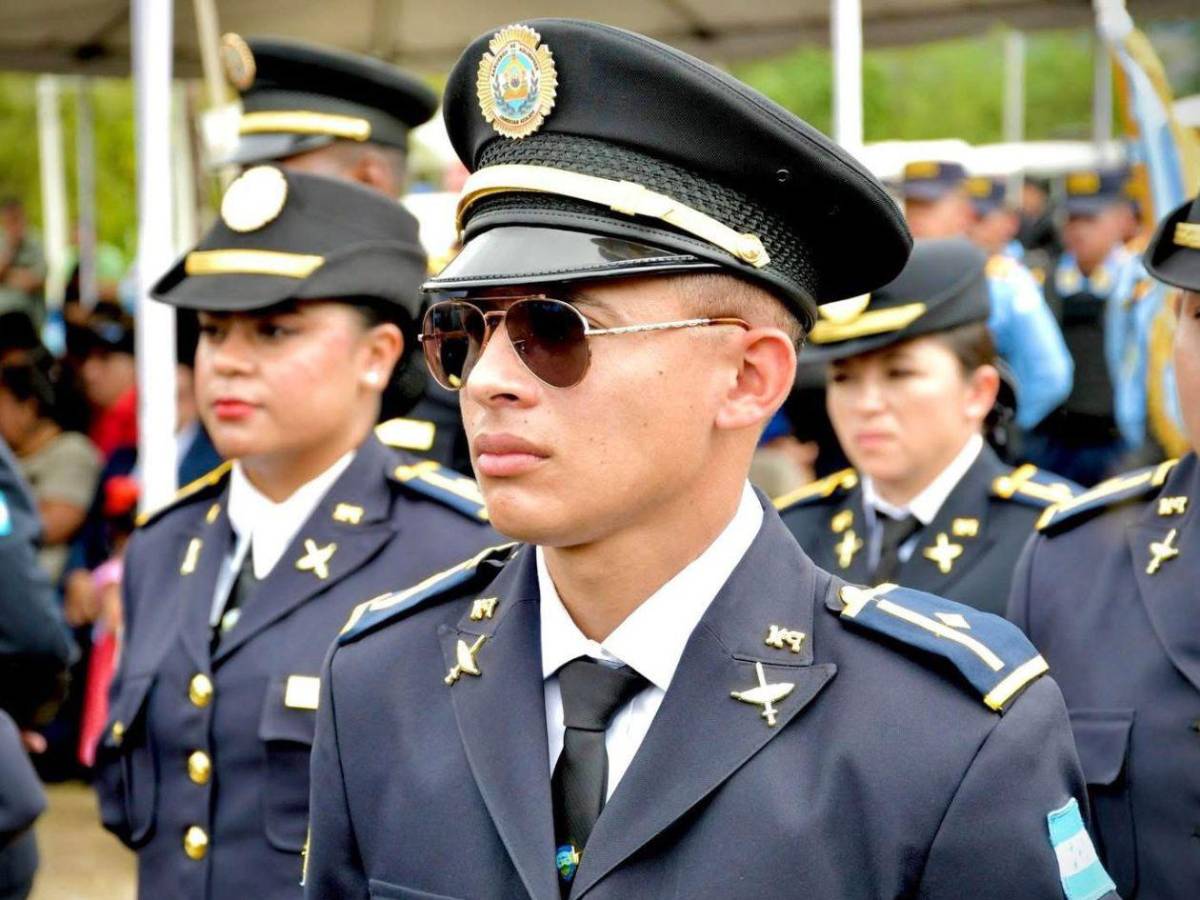 Danier Fúnez, de periodista a policía: recibe ascenso en la Policía Nacional