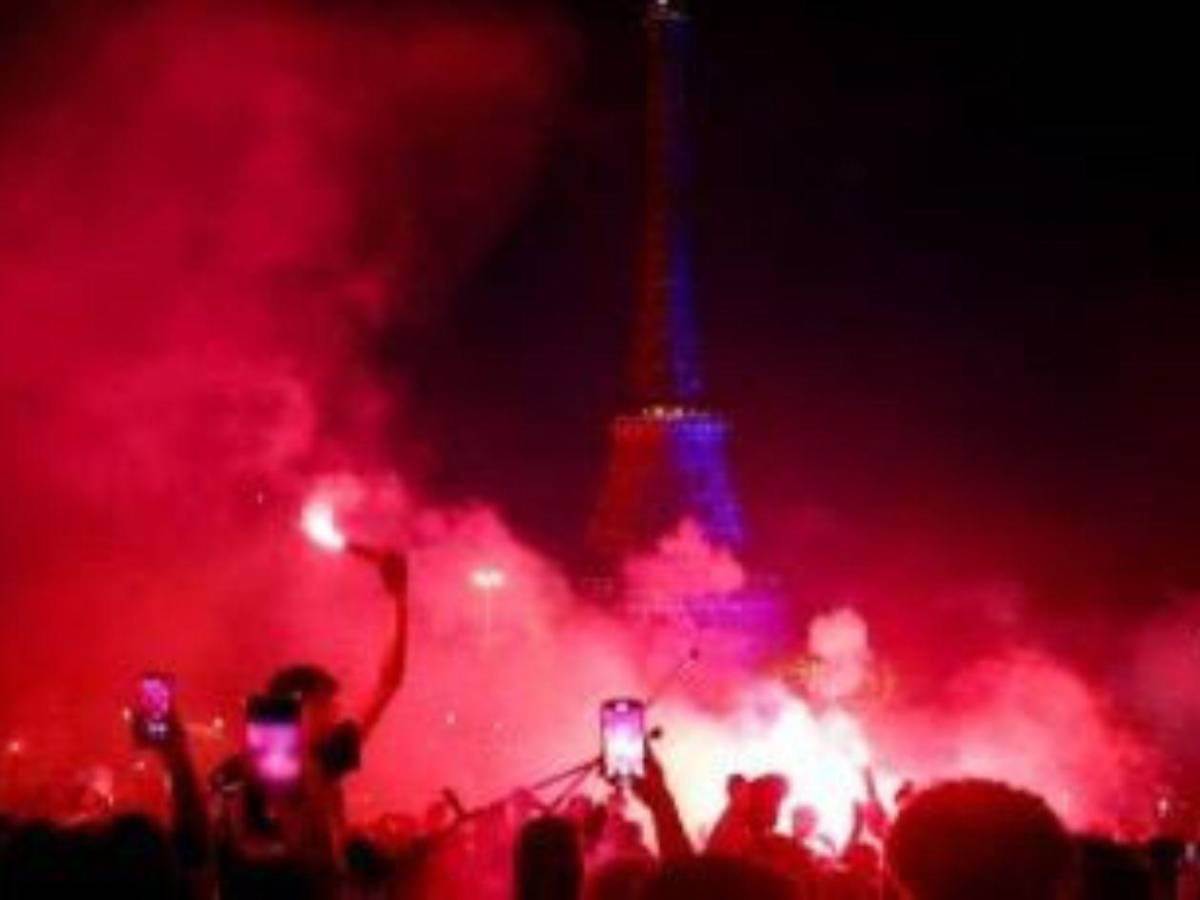 Caos en París: cientos de detenidos y heridos empañan la fiesta del campeón PSG