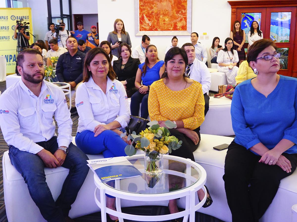 Representantes de Glaswing y empresas amigas como Diunsa.