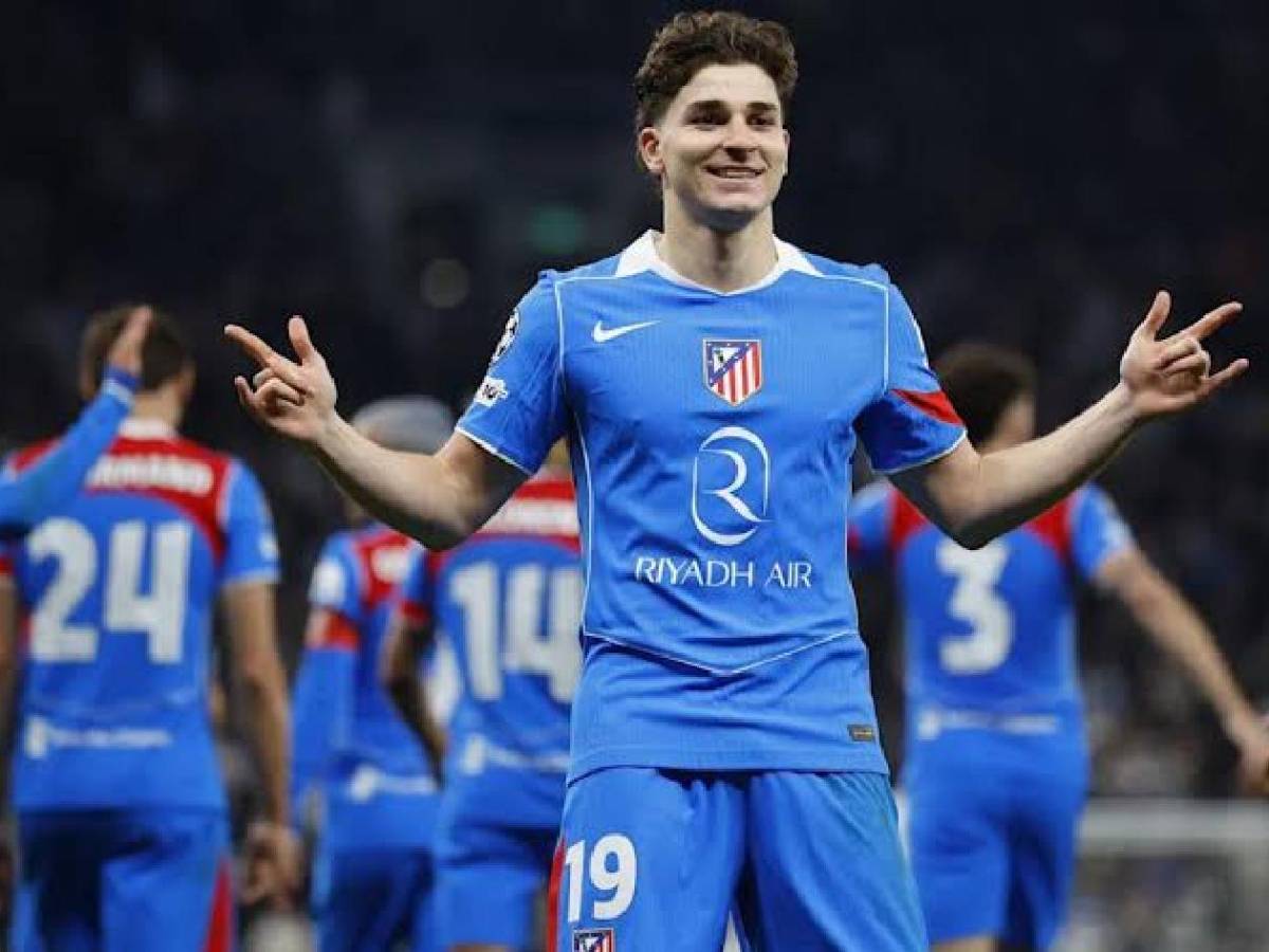Barcelona sufre golpe: Campeón prepara impactante oferta por Julián y revelan trueque