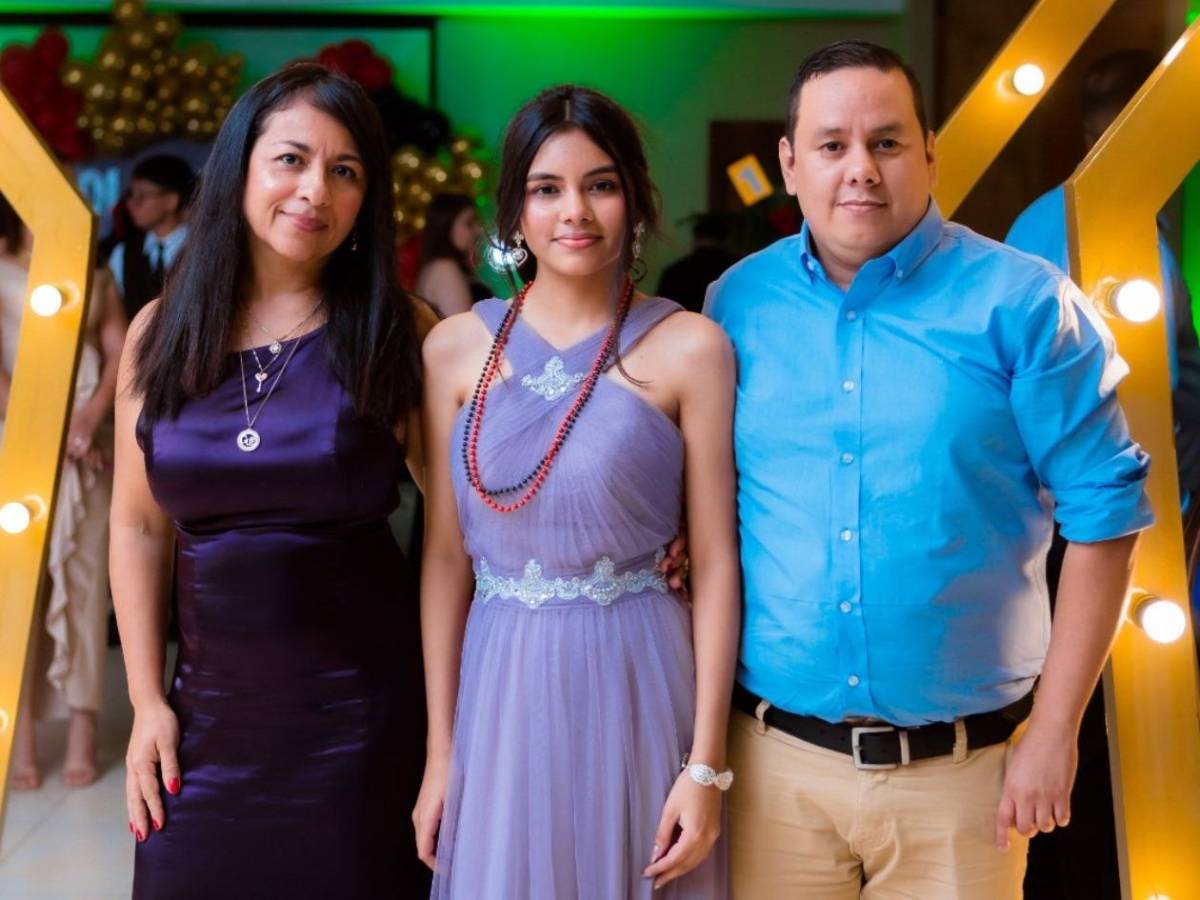 Seniors de la Saint Paul Academy celebran su logro académico