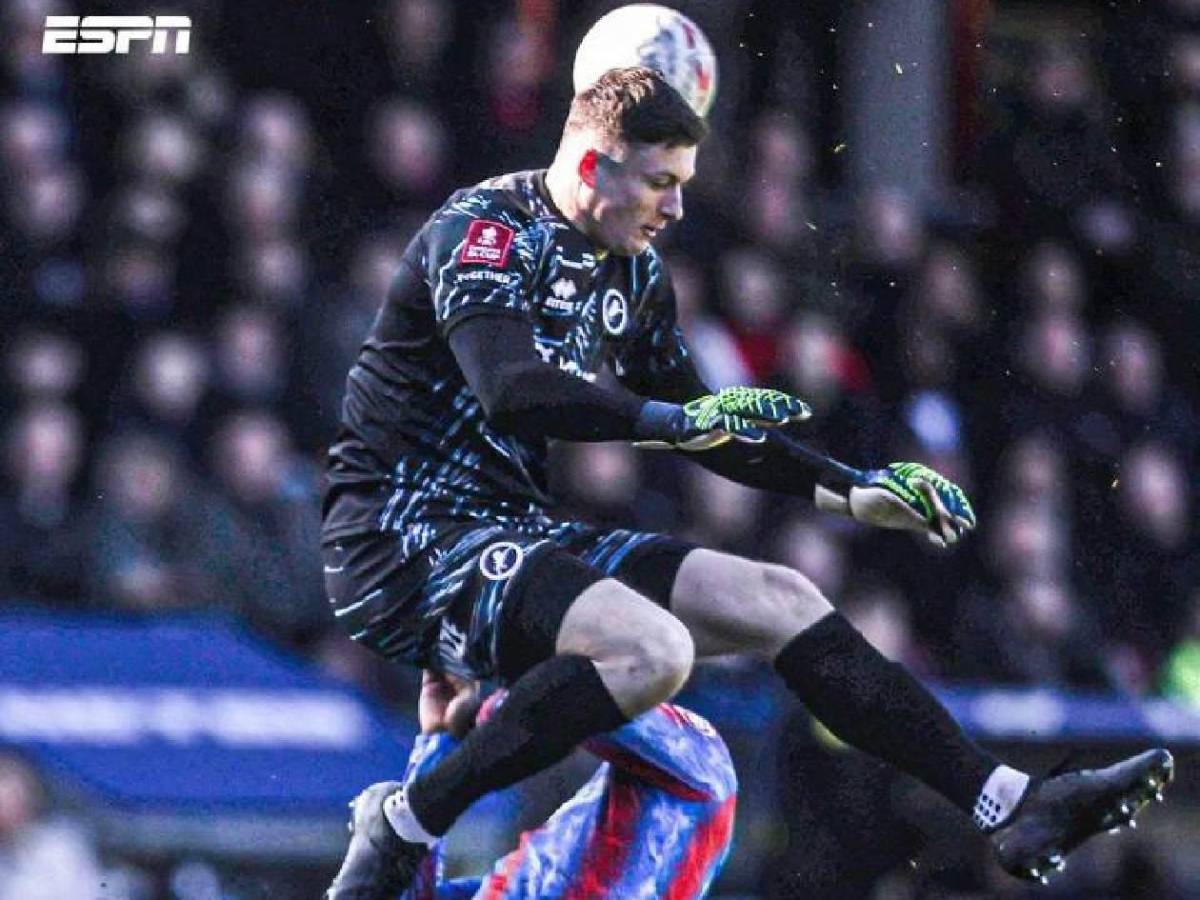 Sufrió una criminal patada en pleno partido y esto informan sobre su estado