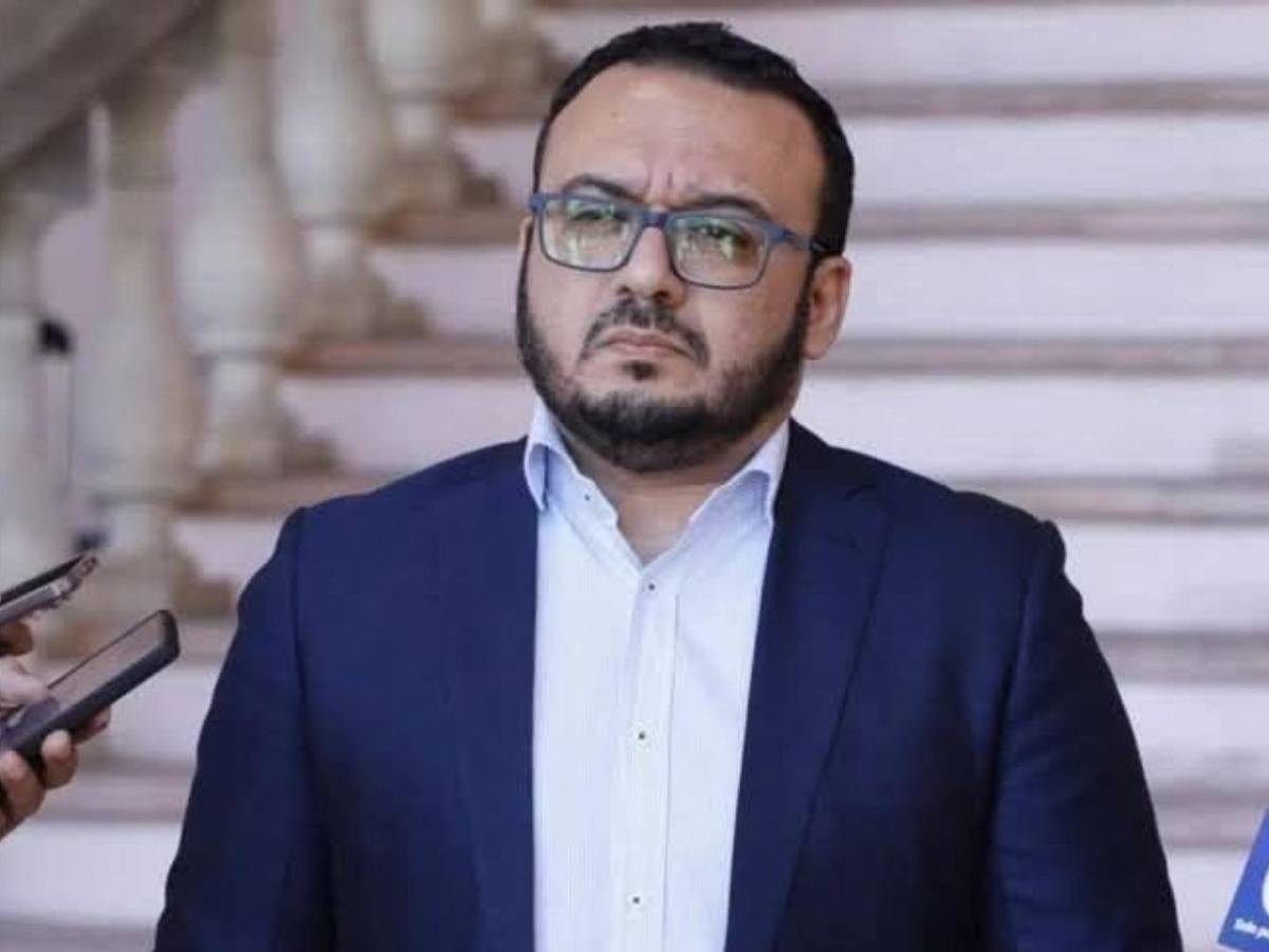 ¿Por qué destituyeron a exesposo de Cossette López de Comunicaciones? Esto se sabe