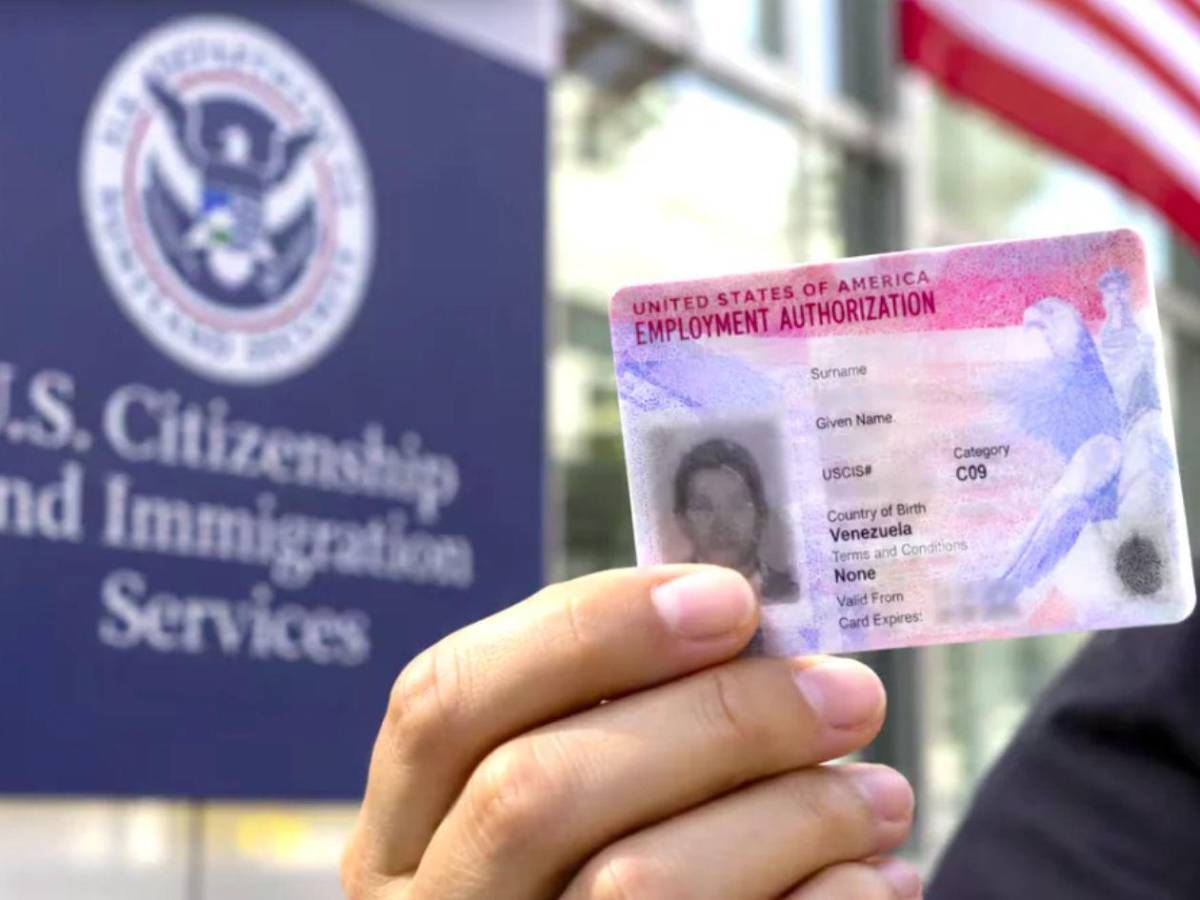 Inmigrantes en Estados Unidos podrían quedarse temporalmente sin permiso de trabajo
