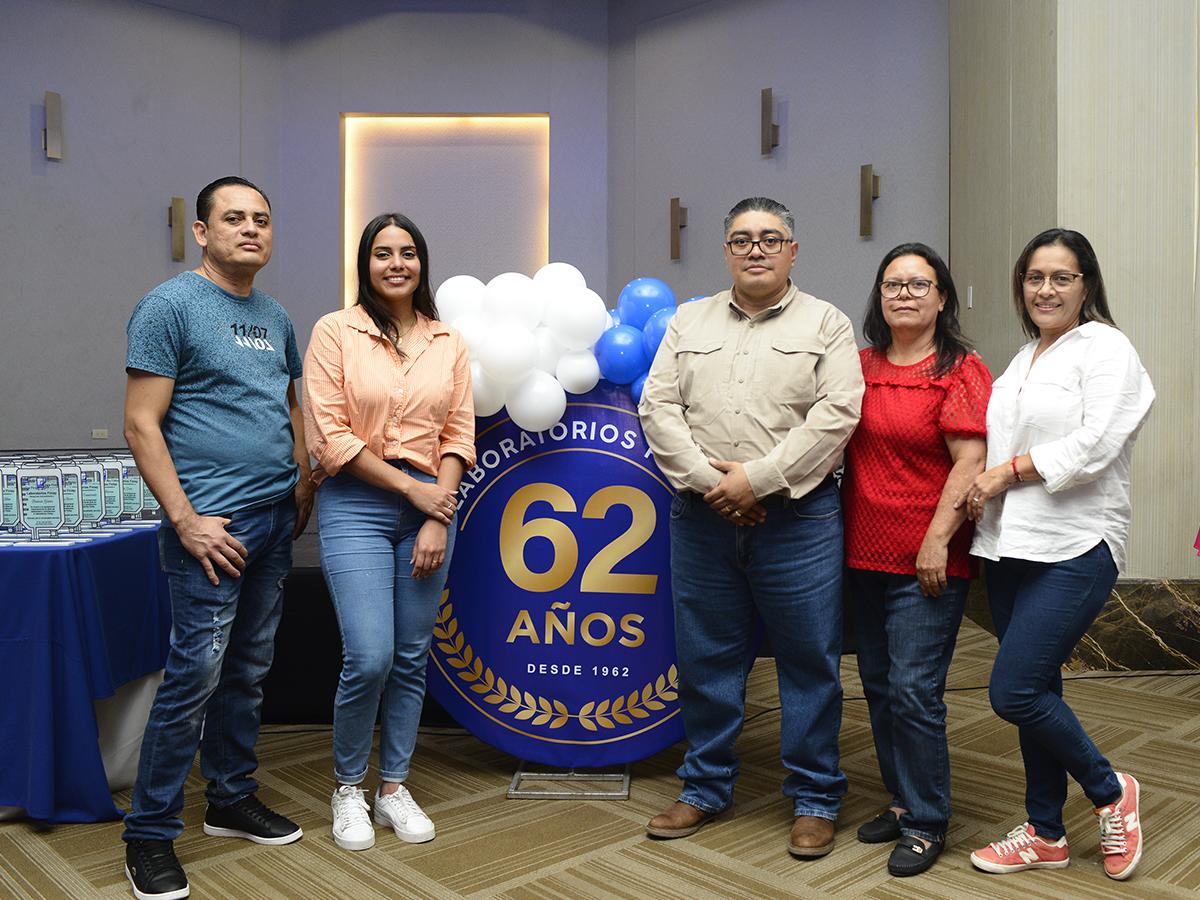 Los colaboradores y ejecutivos de los diferentes departamentos y ciudades se reunieron para ser parte de la celebración del 62 aniversario de Laboratorios Finlay.