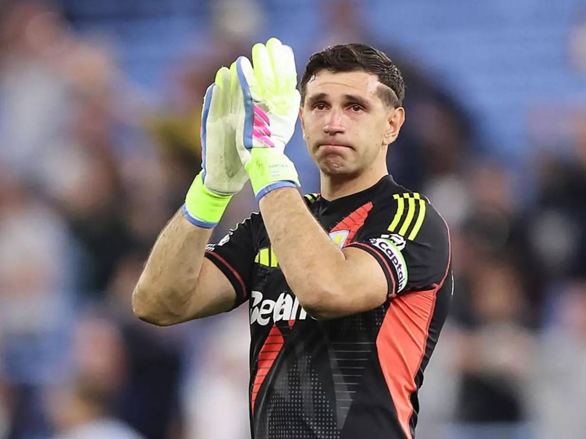 'Dibu' Martínez: los dos gigantes de Europa que pelean fichaje del portero argentino