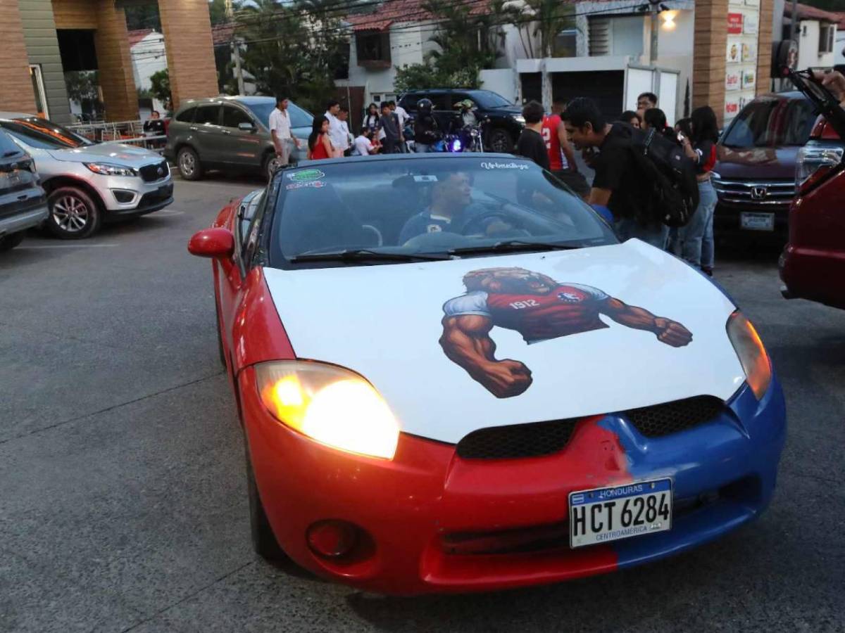 Banderazo al Olimpia: Sorpresa con auto y gesto de Edwin Rodríguez