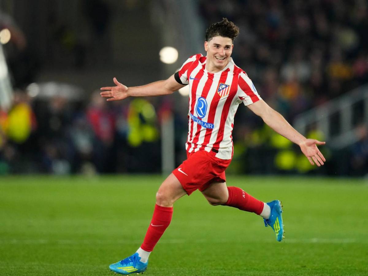 Lewandowski se reúne con otro gigante: Podría irse del Barcelona y el club tiene su reemplazo