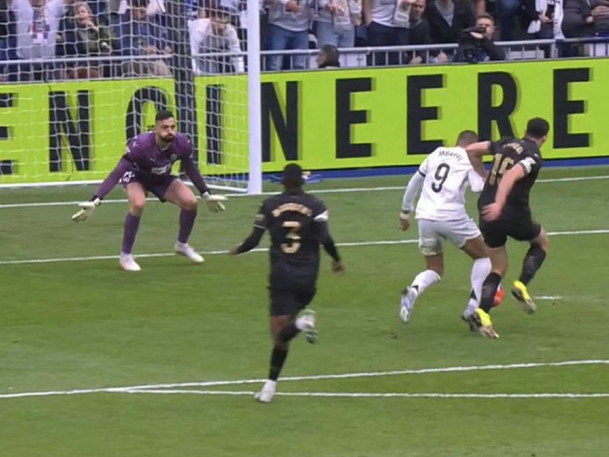 Real Madrid recibe 'regalo' arbitral, Vinicius señalado y enfado de Mbappé