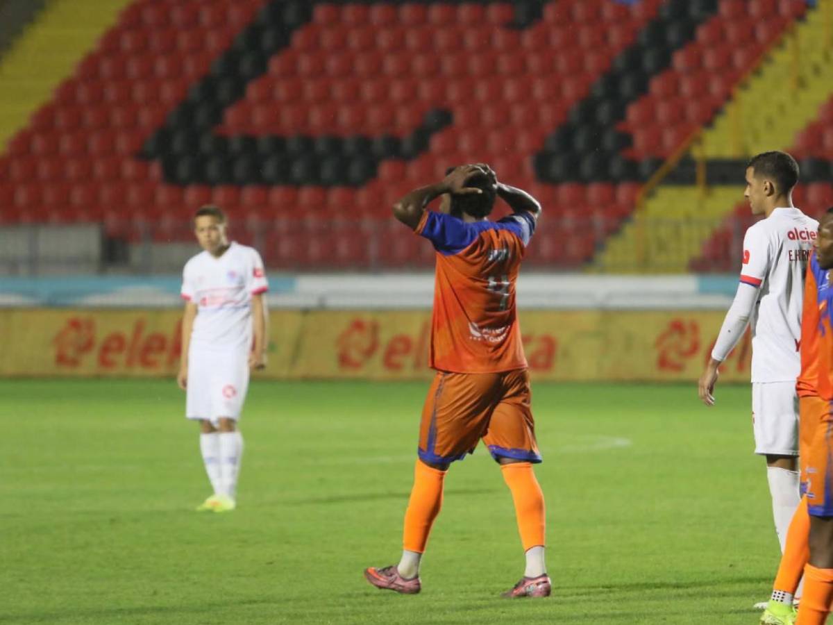 Rebelión a Olimpia, roja por manoseo, baile del Real España e hija de técnico enamora