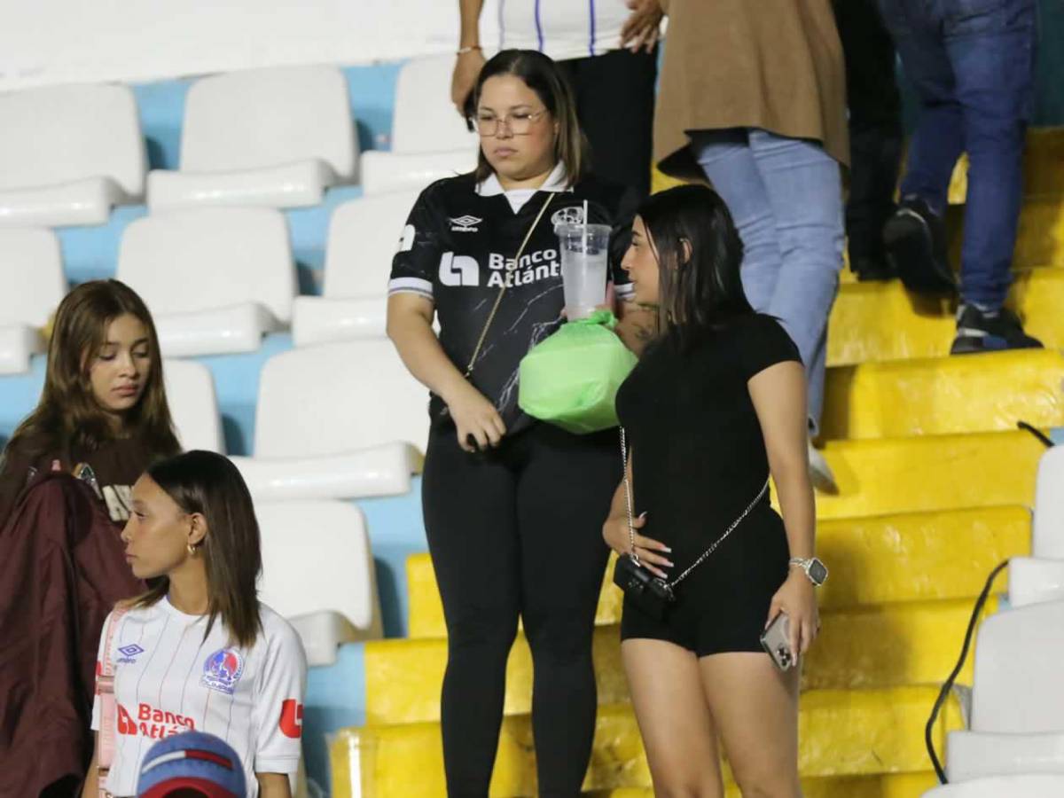 Bellas chicas del Olimpia-Marathón, festejo de Edwin Rodríguez y enfado de Lavallén