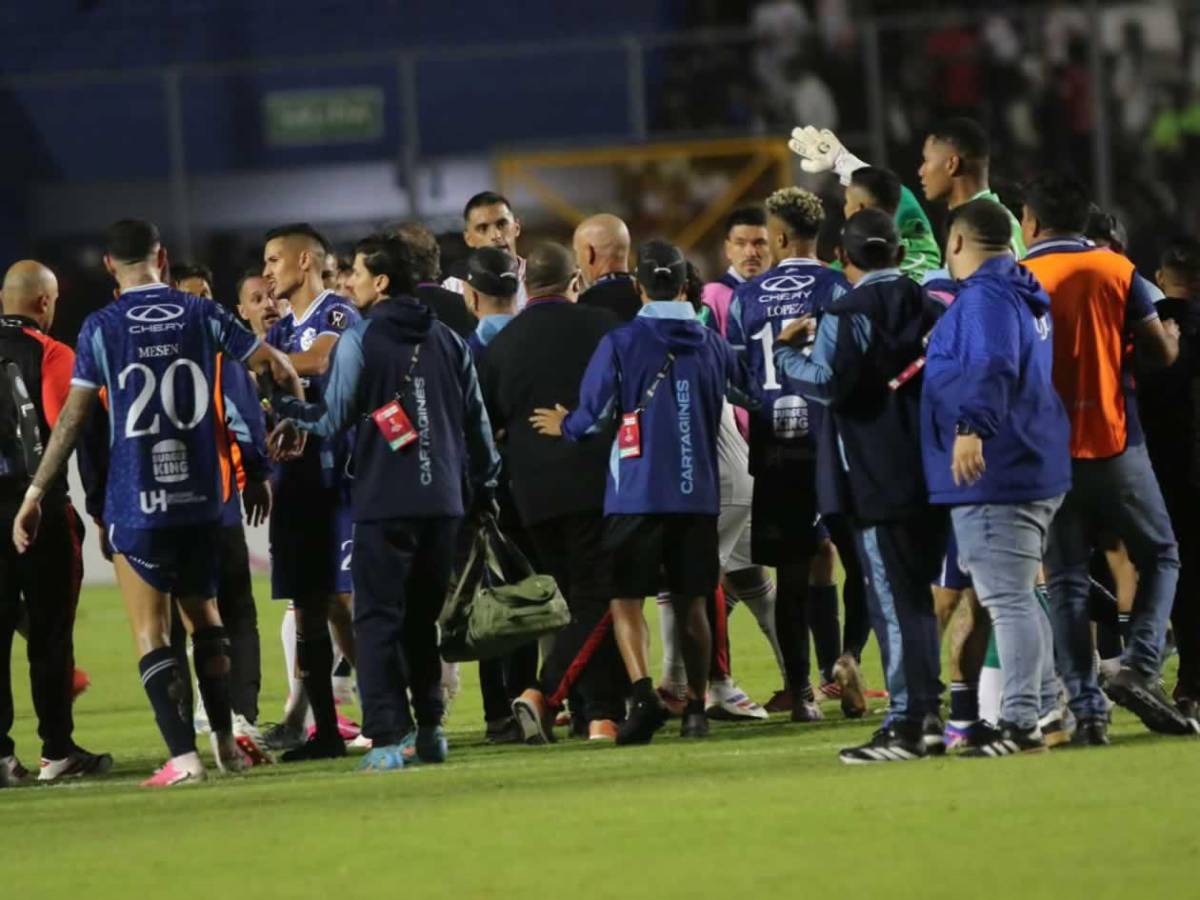 La pelea de Espinel tras eliminación de Olimpia, tristeza y provocador festejo de Cartaginés