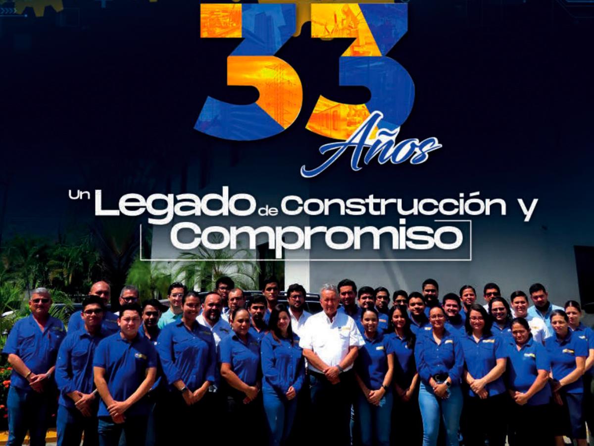 Un equipo de ingenieros y constructores electromecánicos de ICCE, trabajando juntos para impulsar el futuro de la industria con 33 años de experiencia y dedicación.