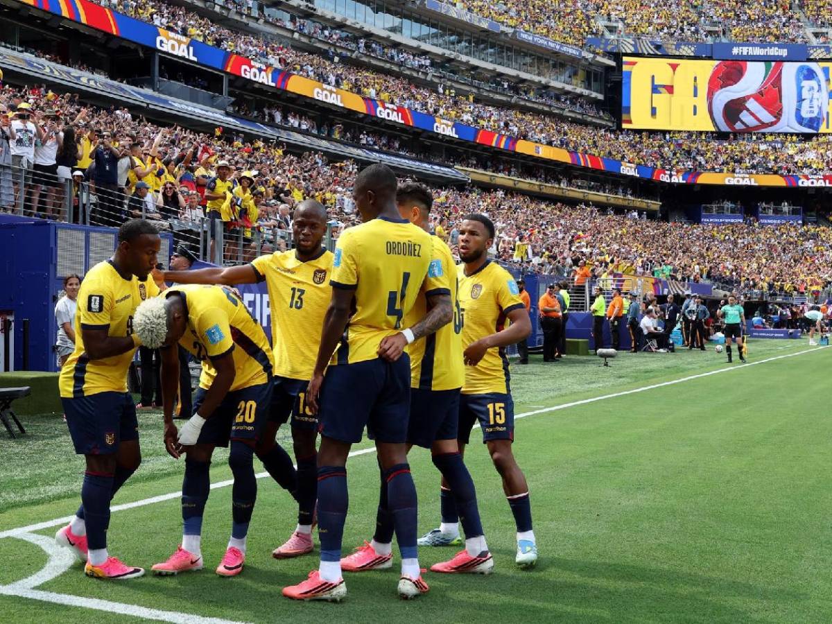 Mundial: Lágrimas de Ecuador, DT se volvió loco con su esposa y decepción en Alemania