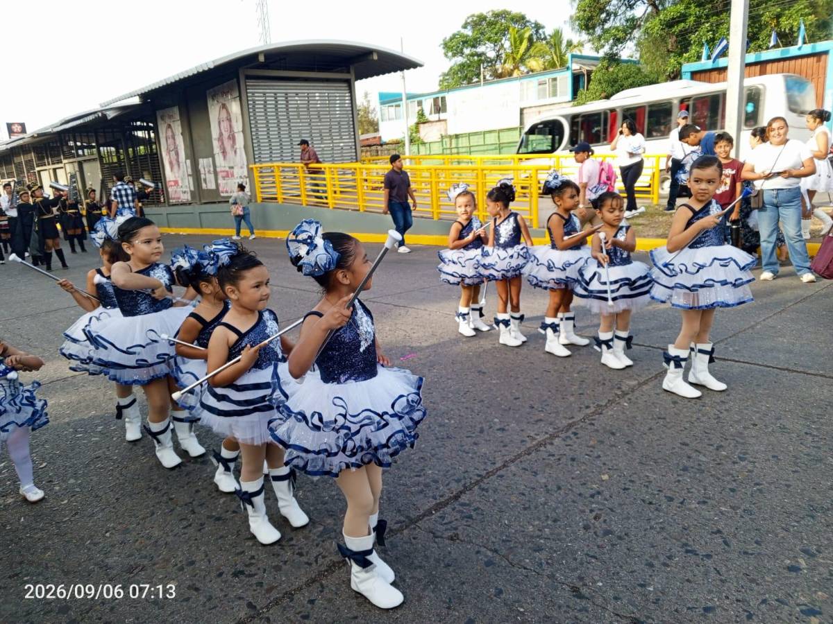 Así se viven los desfiles de prebásica por los 205 años de independencia en Tegucigalpa