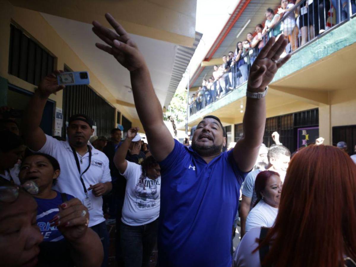 Seguidores de Libre y PNH casi se van a los golpes en centro de votación