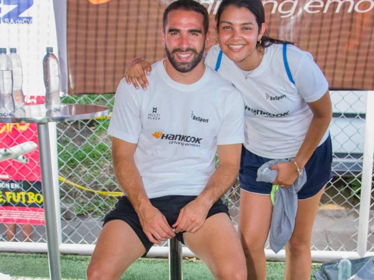 Periodista deportiva se retira, abandona el país y se casa con otra chica en México