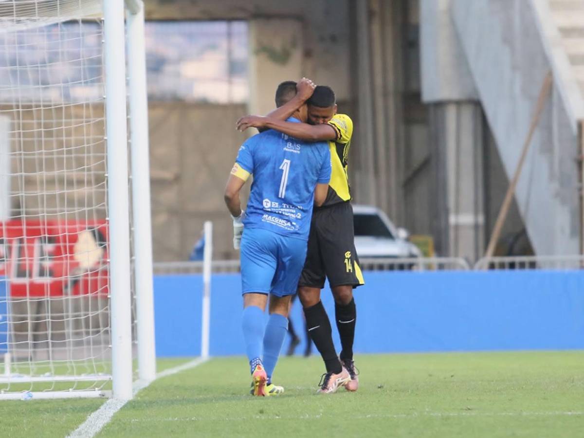 Pelea entre jugadores de Real España, festejo de Génesis y las chicas