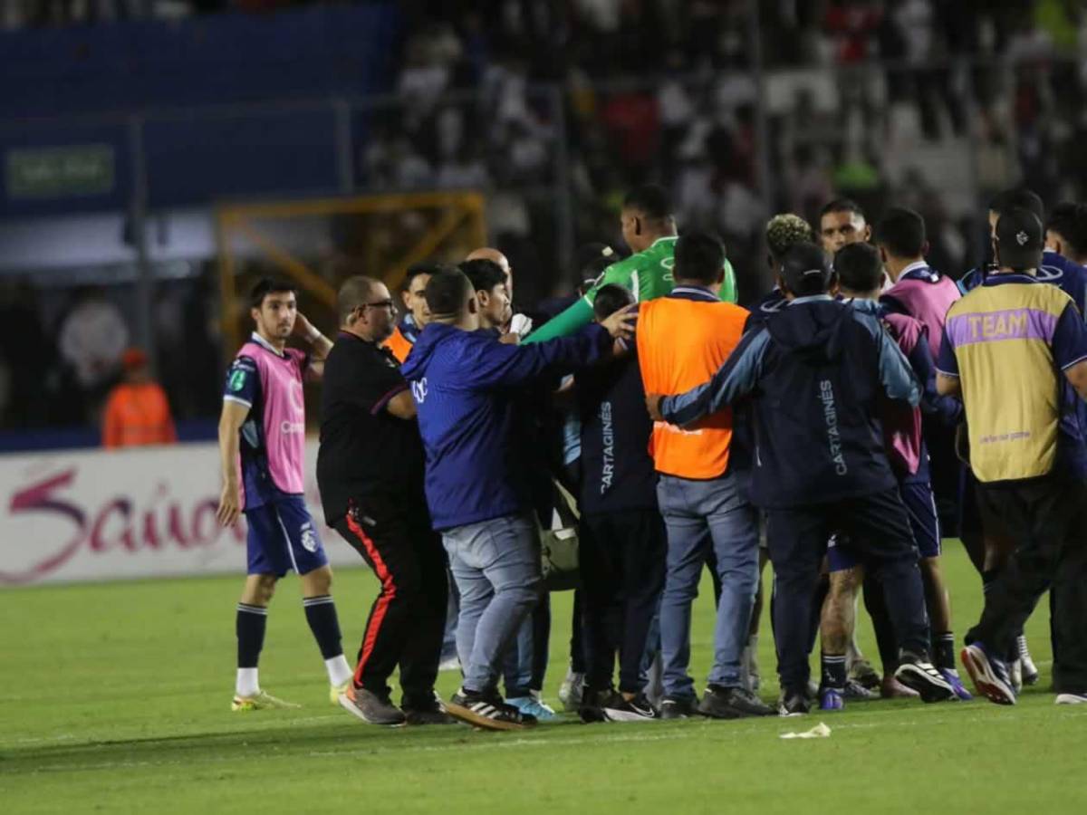La pelea de Espinel tras eliminación de Olimpia, tristeza y provocador festejo de Cartaginés