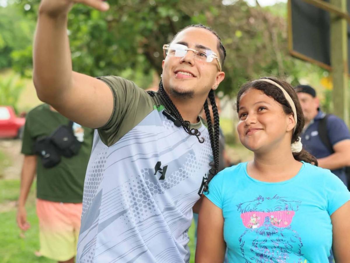 Davis Flow se estrena como futbolista: Lujos, llamado de atención y lo que le hicieron