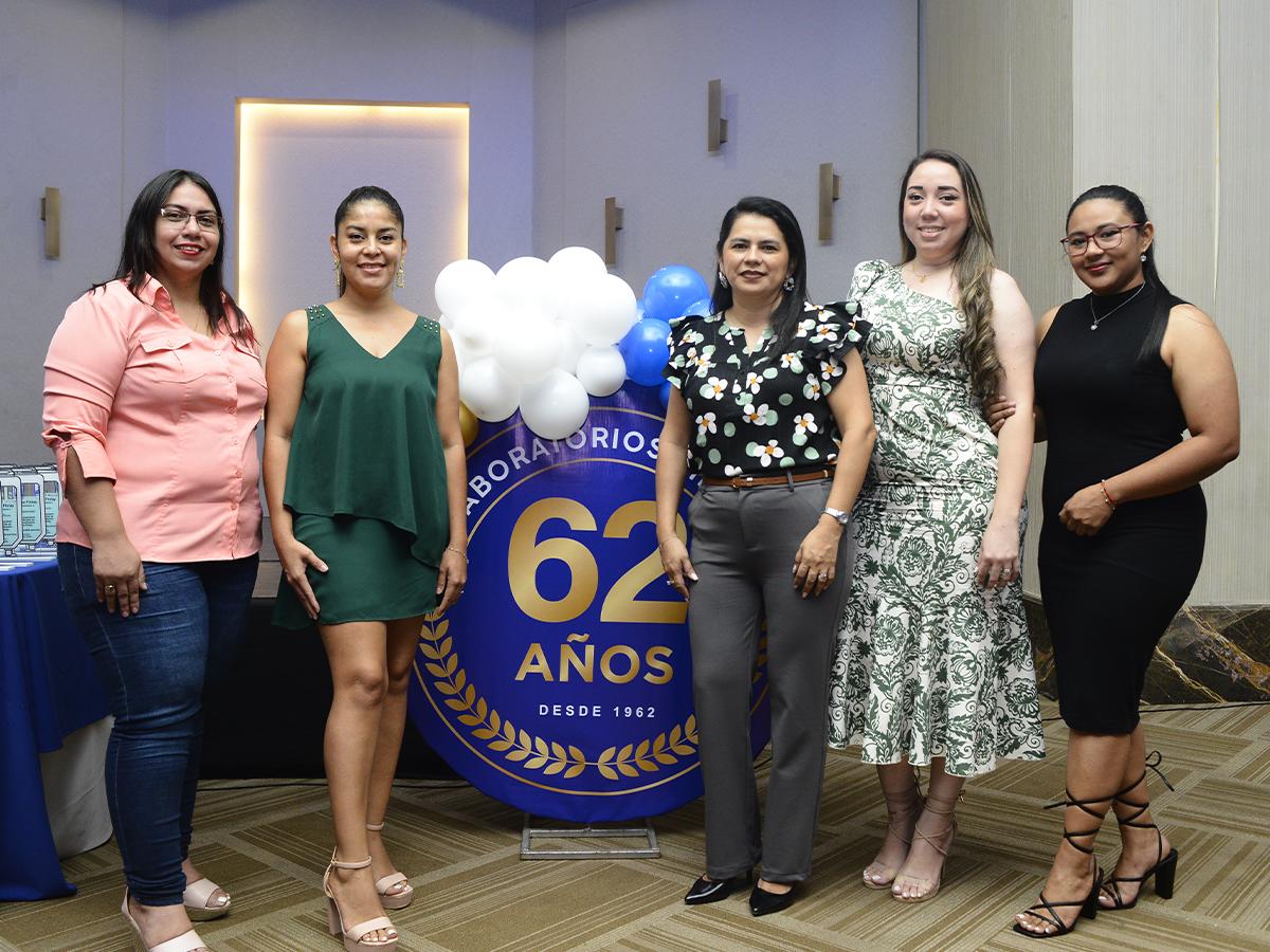 Los colaboradores y ejecutivos de los diferentes departamentos y ciudades se reunieron para ser parte de la celebración del 62 aniversario de Laboratorios Finlay.