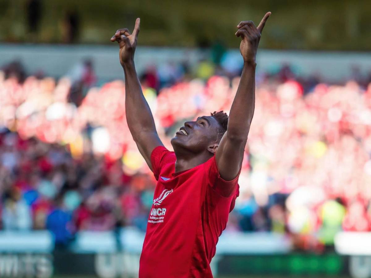 Piden rezar por él: Famoso futbolista en coma y su DT es señalado