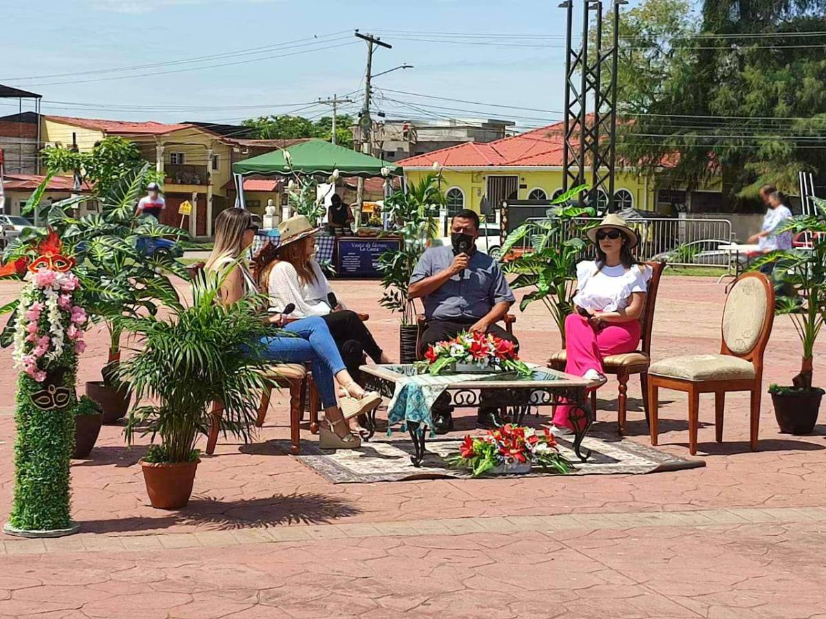 El alcalde Santos Laínez, el comité organizador e invitados especiales, inauguaron la feria limeña ayer.