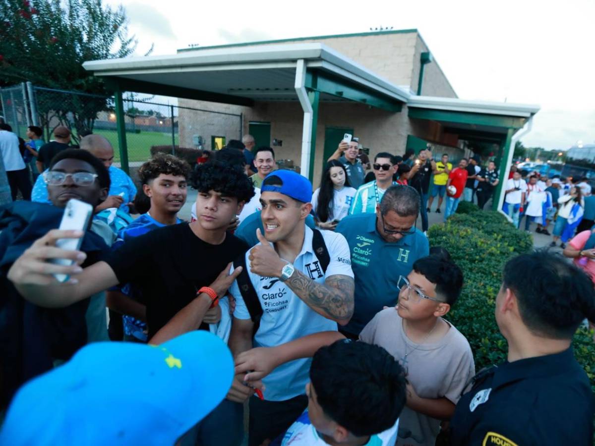 Locura por Palma, gifiti, regalos y youtuber presente en entreno de Honduras