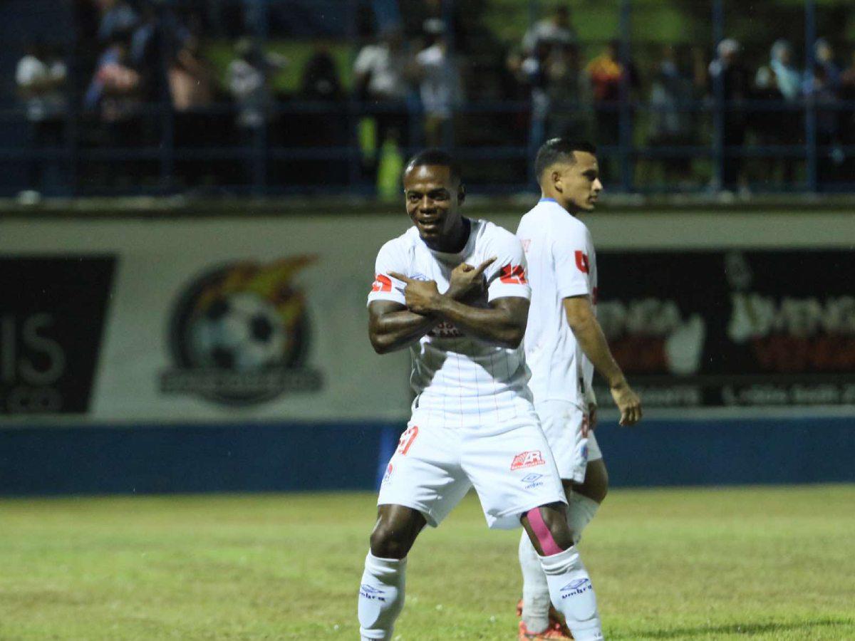 Solani Solano fue el héroe del Olimpia al marcar el gol del triunfo.