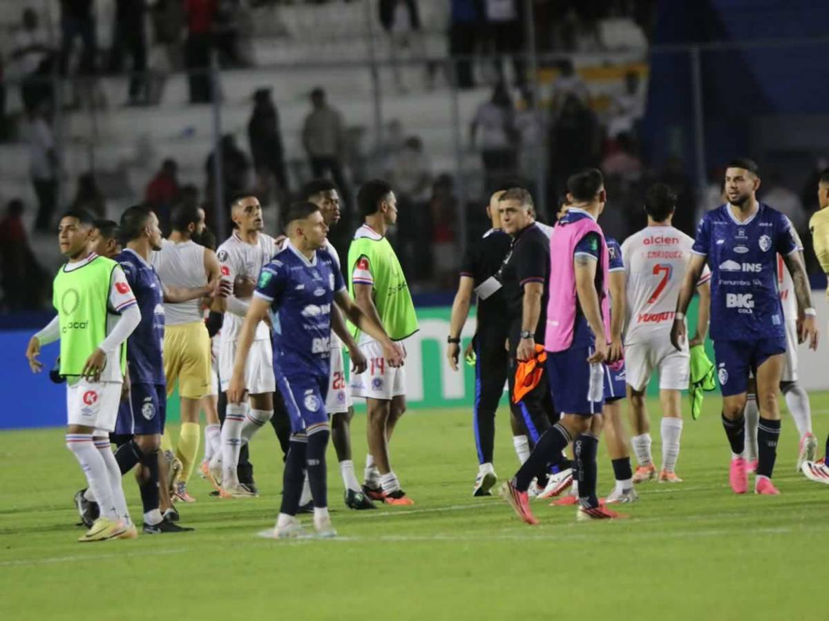 La pelea de Espinel tras eliminación de Olimpia, tristeza y provocador festejo de Cartaginés