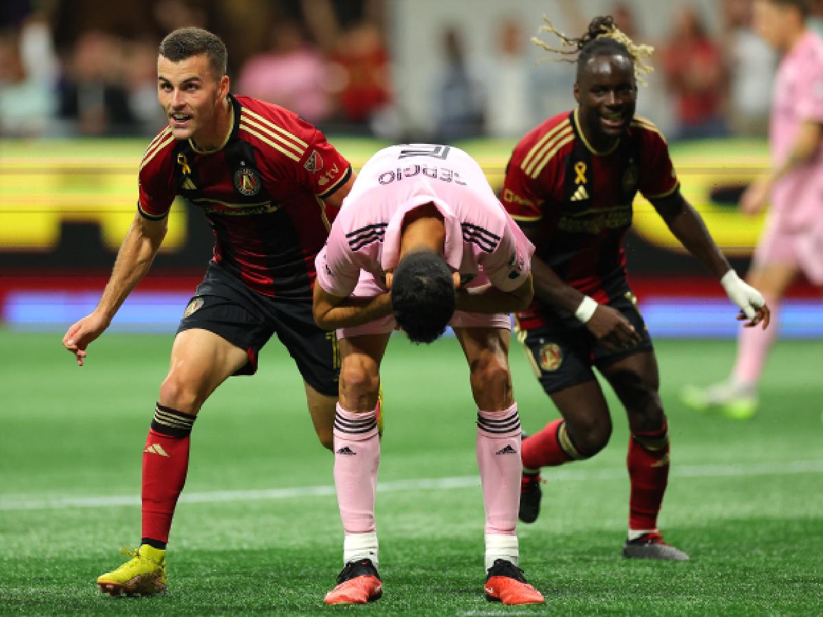 El Inter Miami sufrió su primera derrota tras la llegada del astro argentino, quien no estuvo presente en el encuentro.