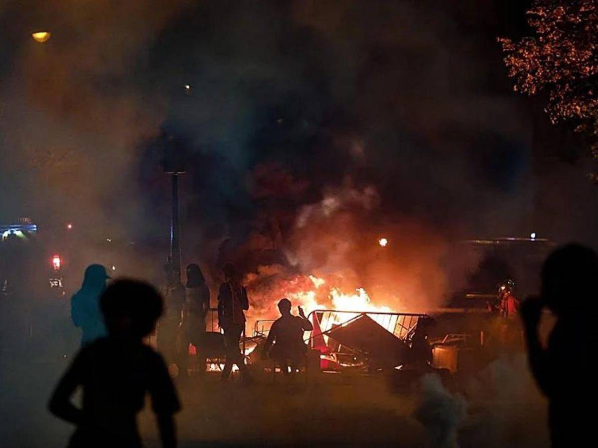 Caos en París: cientos de detenidos y heridos empañan la fiesta del campeón PSG