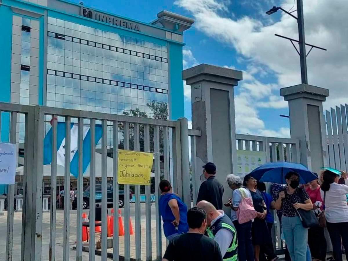Continúan tomas en edificio del Inprema