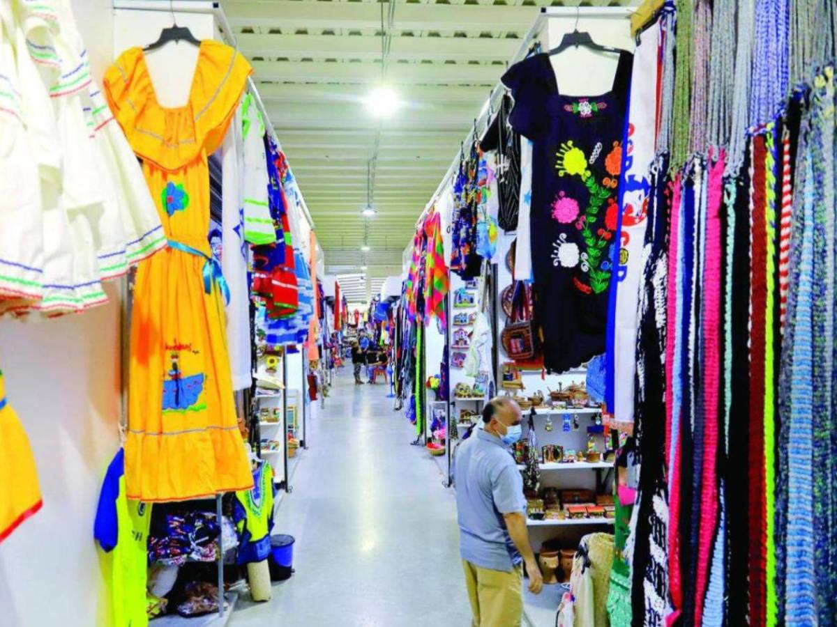 Entre colores y artesanías, así cobra vida y deja huella el mercado Guamilito