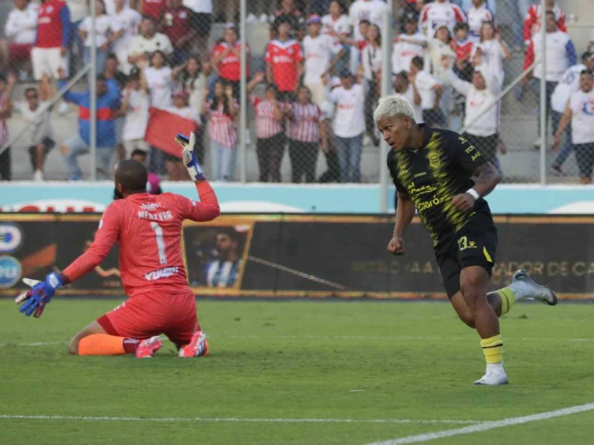 Llanto en Olimpia, feo gesto de Jeaustin Campos y chica captada infraganti en la final
