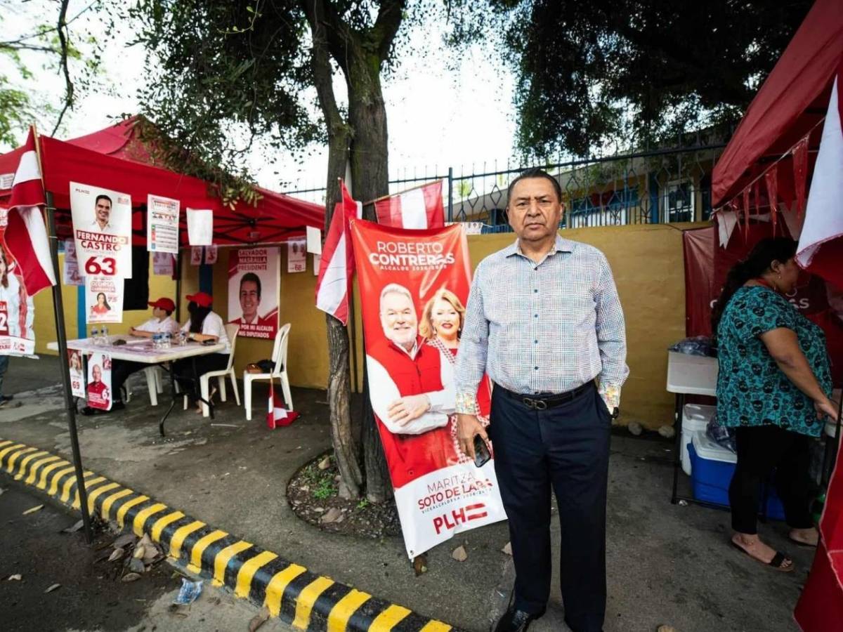 Figuras reconocidas ejercen el voto en un día clave para Honduras