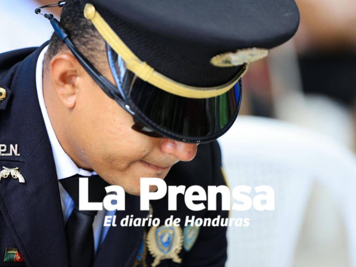 ¿Quién es el oficial que lloraba en el funeral del inspector Kevin Pérez?