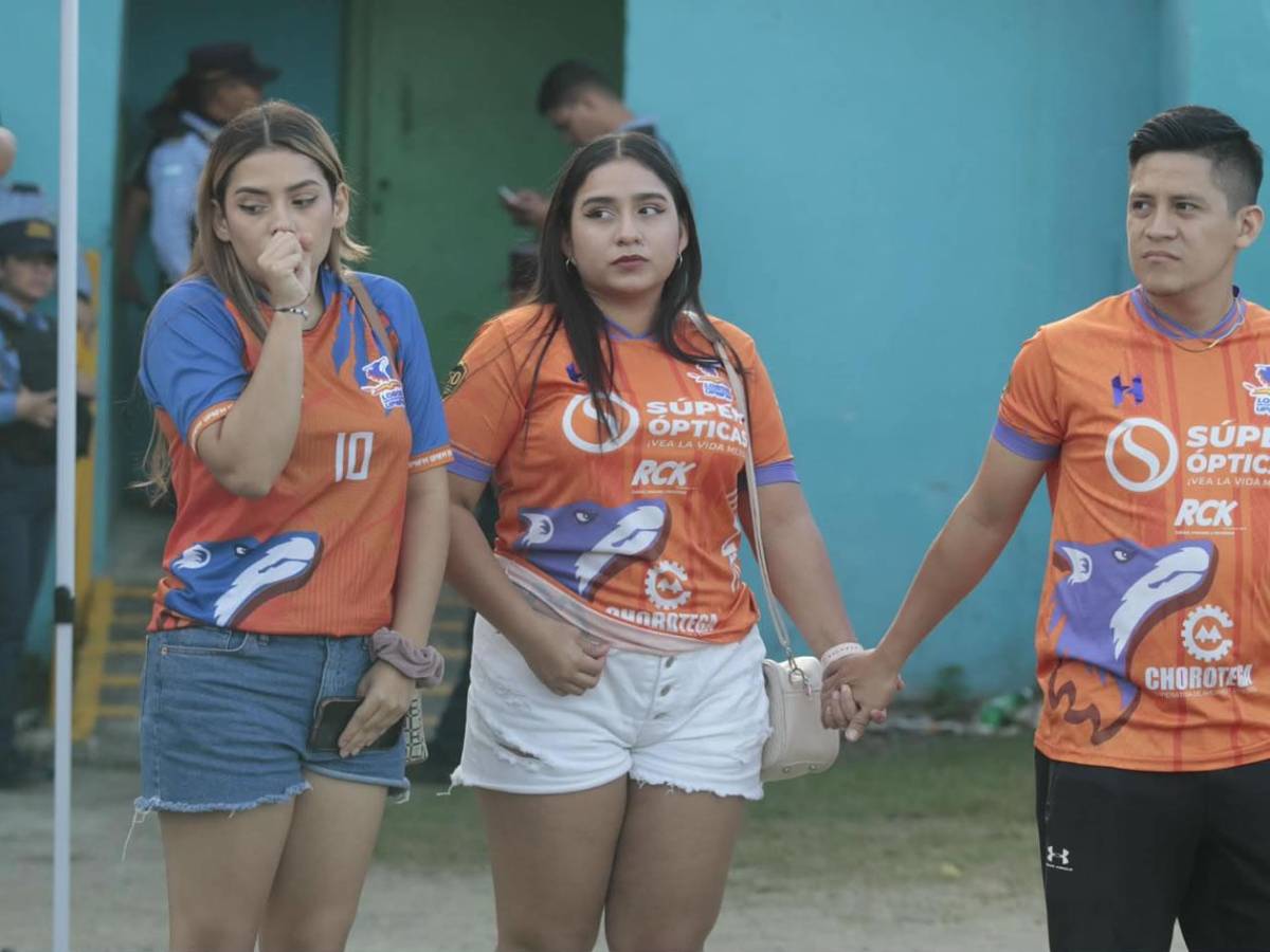 Esposa de exjugador, modelos y la pelirroja: las bellas chicas de la jornada 2
