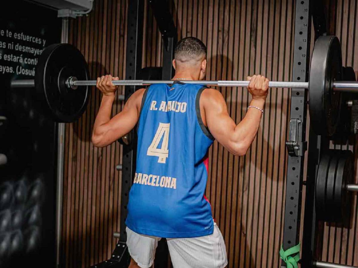 Ronald Araújo deja Barcelona: sorprende y hace curioso viaje espiritual