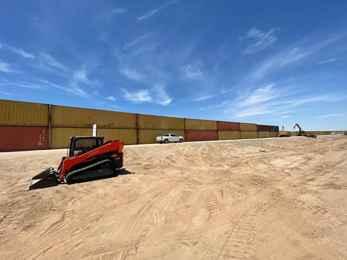 Gobernador de Arizona ordena tapar huecos de la frontera con contenedores