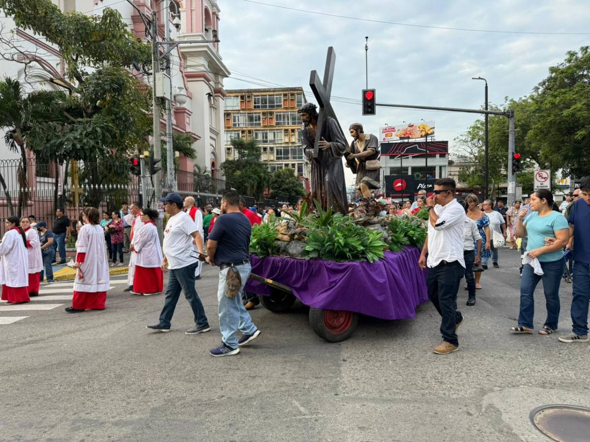 “Dios nos llama a servir”: fe, sacrificio y reflexión en el inicio del Viernes Santo en San Pedro Sula