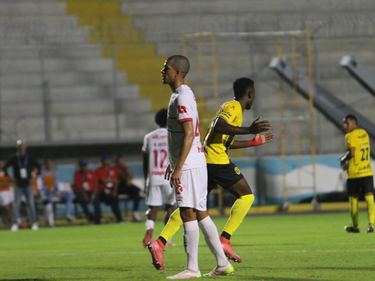 Hija de leyenda, enfado de Menjívar, las grúas en el Nacional y petición a Moya