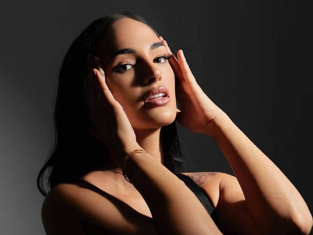 Fue relacionada con Casillas y le filtran chats con otro futbolista; ella responde