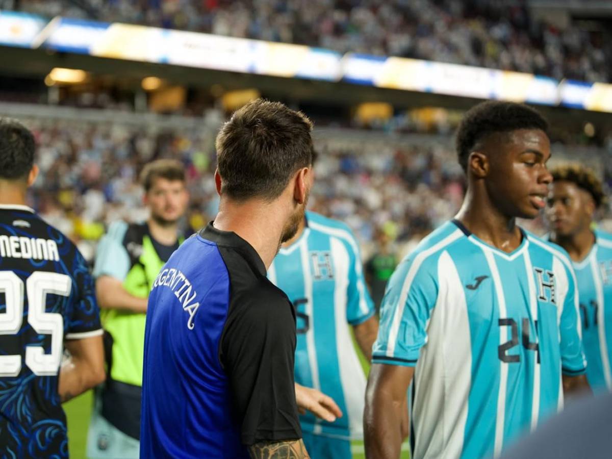 Messi sorprende tras el partido, ¿cambió camiseta? y abrazo histórico para Honduras