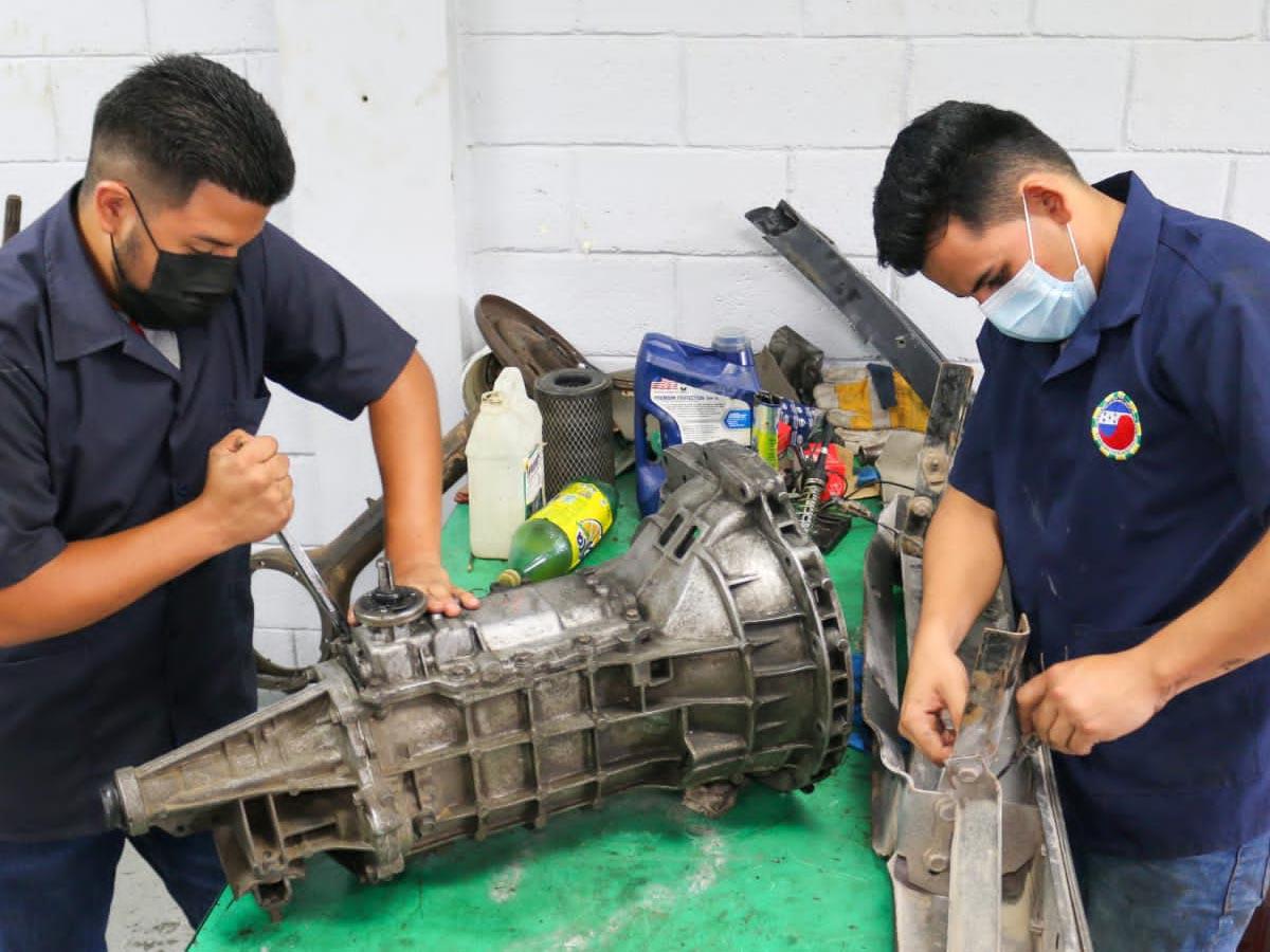 Centros técnicos municipales ofrecen educación gratuita