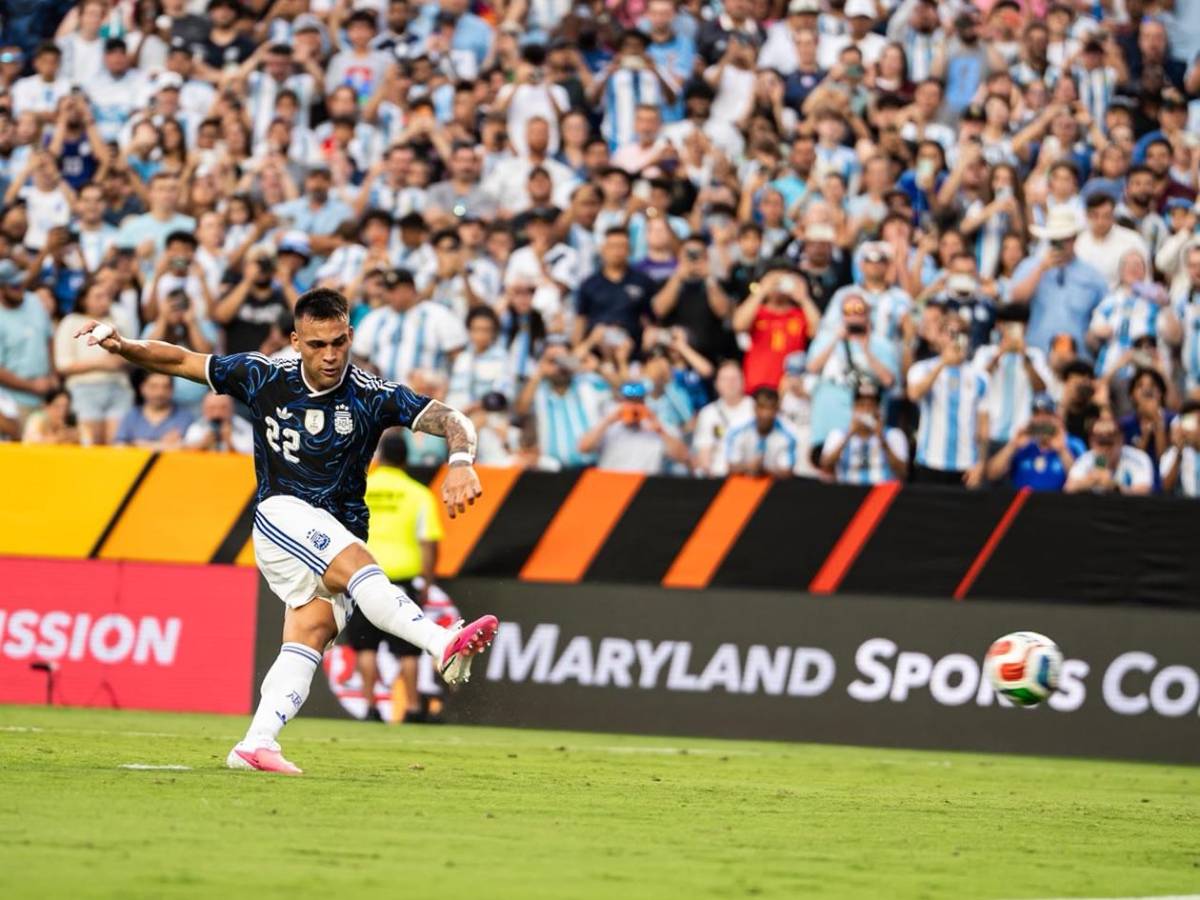 Messi sorprende tras el partido, ¿cambió camiseta? y abrazo histórico para Honduras