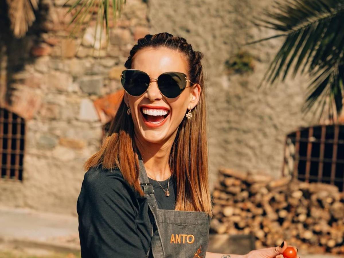 Escándalo: Novia de un delantero fue captada robando en tienda y ella reacciona