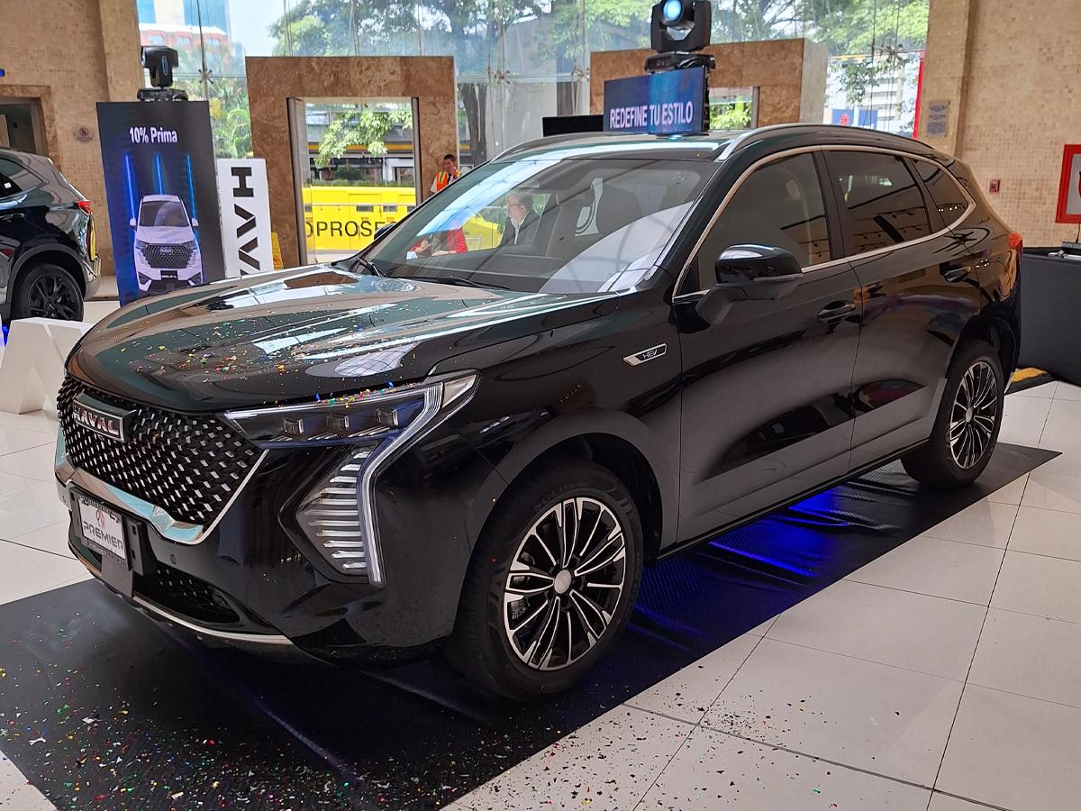 Haval H6 HEV, su rendimiento de combustible es el siguiente: en ciudad, 28.6 km/l; en carretera, 16.1 km/l y combinado, 19.2 km/l.