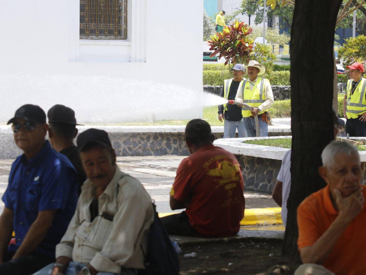 No espere a tener sed: El error diario que podría causarle un golpe de calor