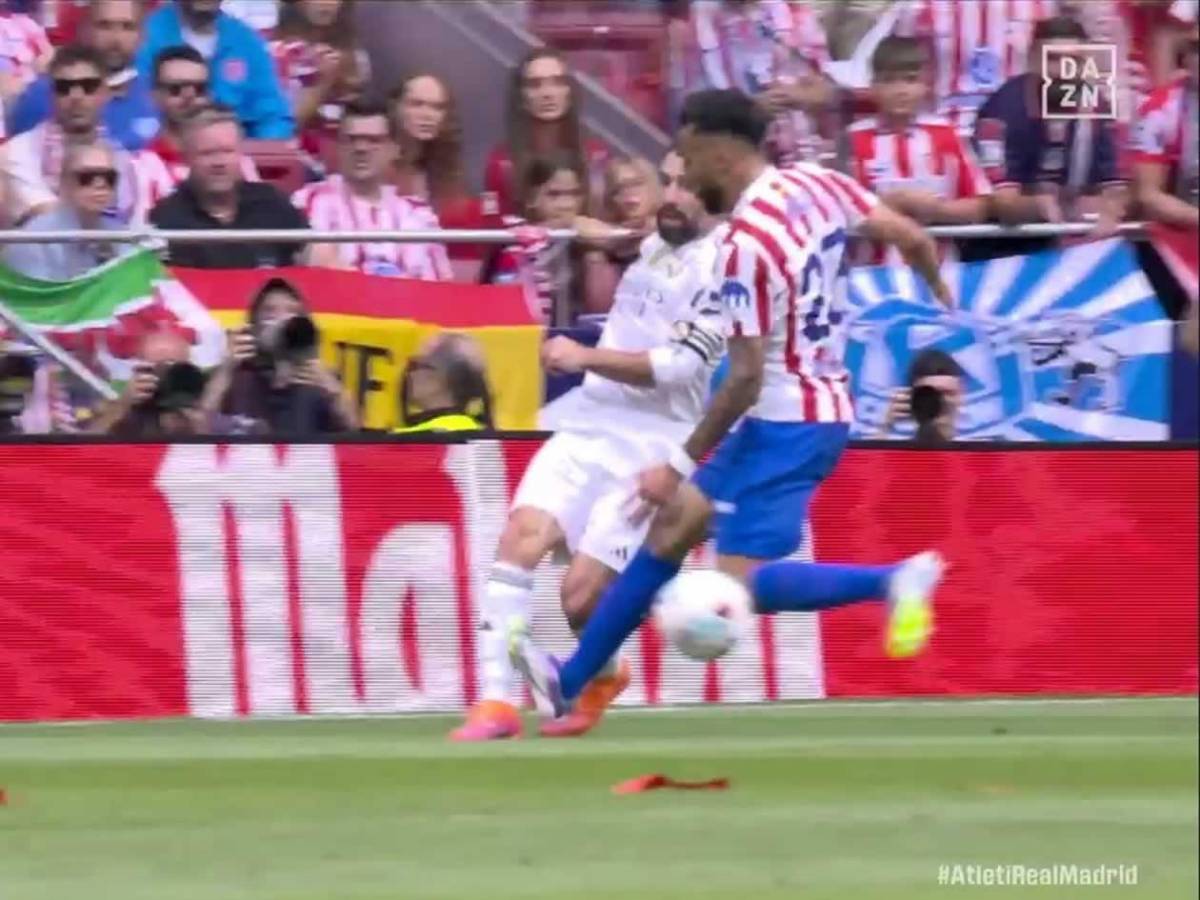 Vinicius con feo gesto, dolor del Real Madrid y llanto de Simeone en triunfo del Atlético